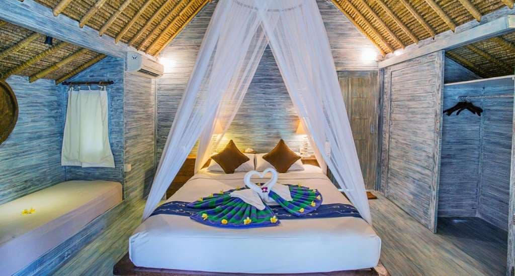 TS Huts Lembongan