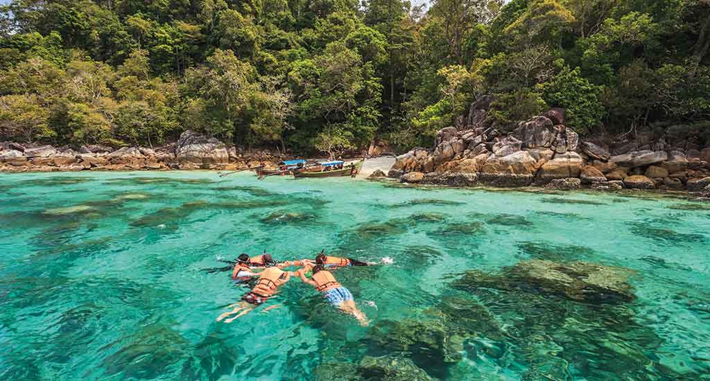 Snorkel diving at Koh Lipe