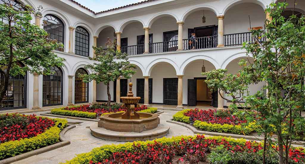 Inside the courtyard of Botero Museum