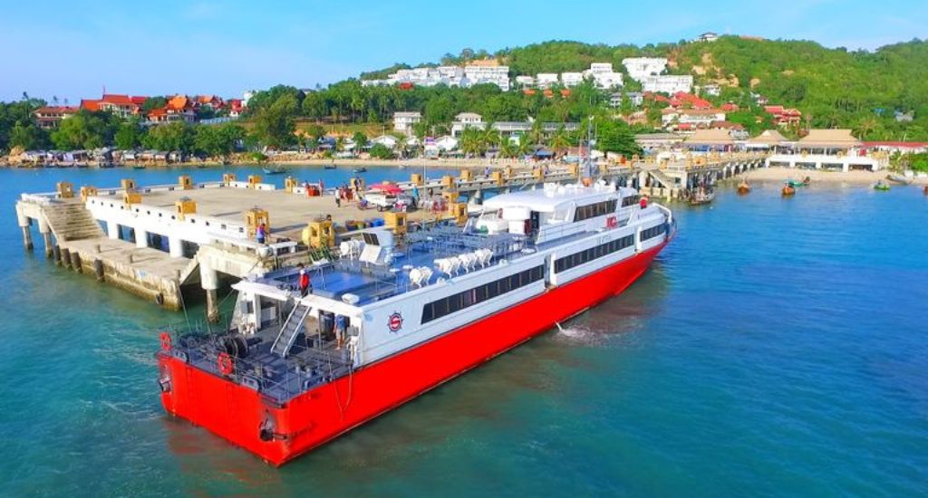 Seatran Discovery ferry departing from Koh Samui's Bangrak Pier to Koh Phangan